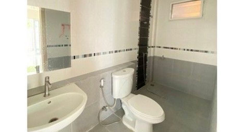 Haus zum Kauf mit 1 Zimmer in Ban Bueng, Chonburi