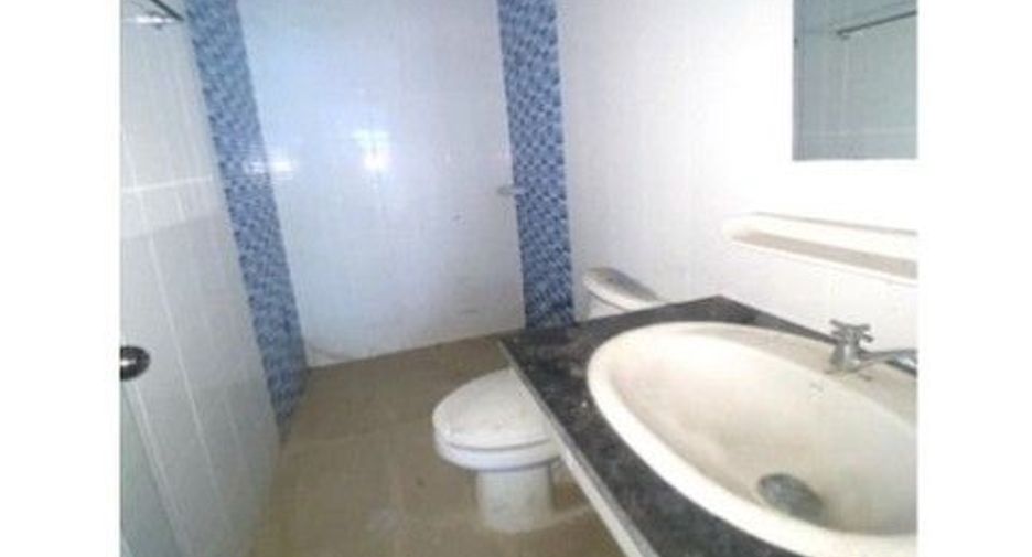 Haus zum Kauf mit 1 Zimmer in Ban Bueng, Chonburi