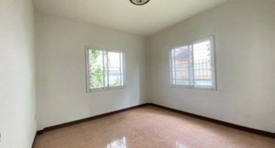 Haus zum Kauf mit 1 Zimmer in Ban Bueng, Chonburi
