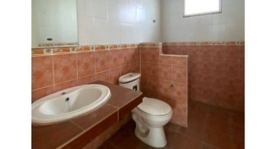Haus zum Kauf mit 1 Zimmer in Ban Bueng, Chonburi