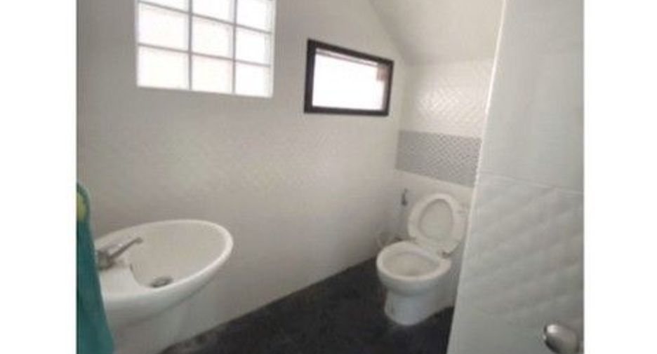 Haus zum Kauf mit 1 Zimmer in Ban Bueng, Chonburi