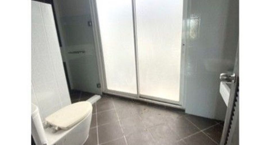 Haus zum Kauf mit 1 Zimmer in Ban Bueng, Chonburi