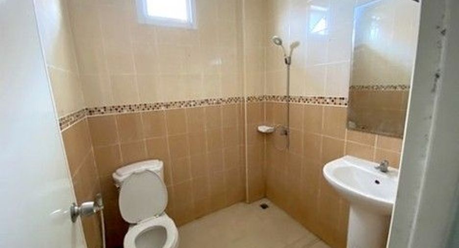 Haus zum Kauf mit 1 Zimmer in Ban Bueng, Chonburi