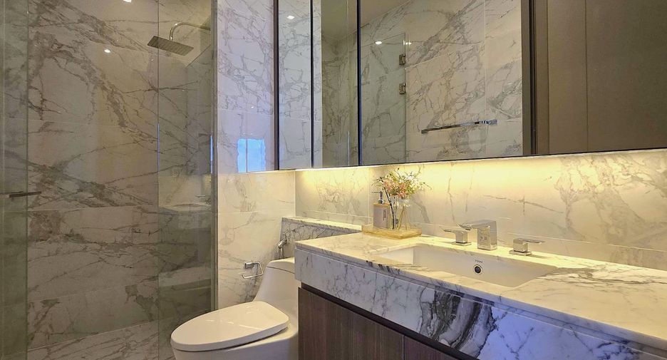 Condo en alquiler y en venta de 3 habitaciones en Khlong Toei, Bangkok