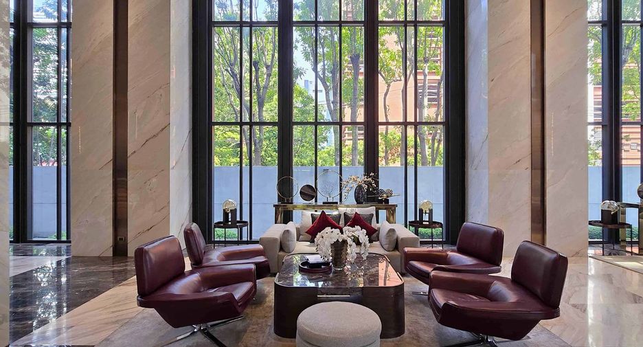 Condo en alquiler y en venta de 3 habitaciones en Khlong Toei, Bangkok