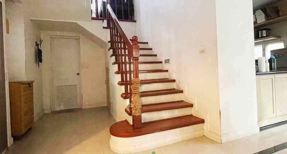 À vendre 3 chambres maison à Bang Khun Thian, Bangkok