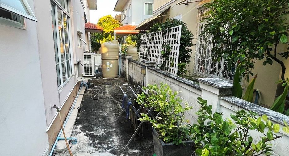 À vendre 3 chambres maison à Bang Khun Thian, Bangkok