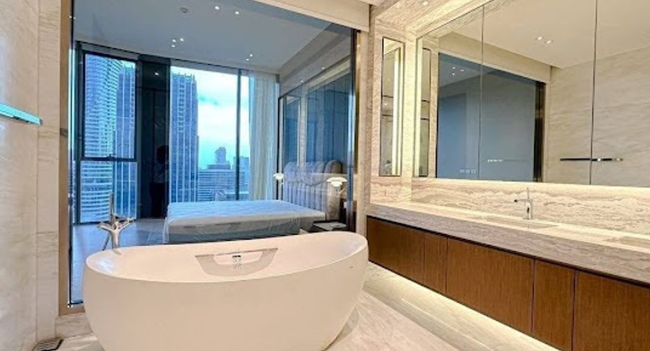 À louer 3 chambres condo à Pathum Wan, Bangkok
