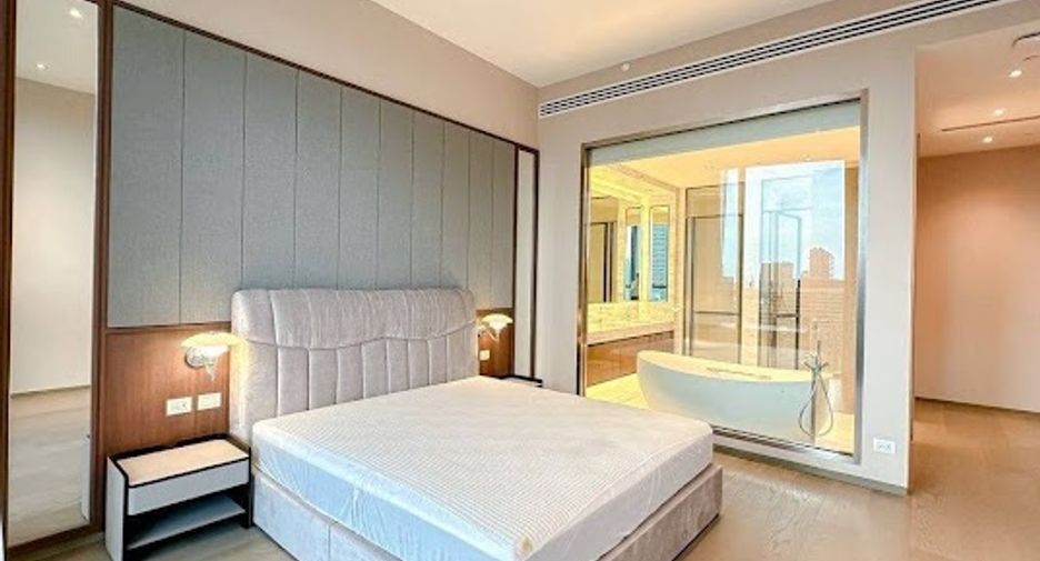 À louer 3 chambres condo à Pathum Wan, Bangkok