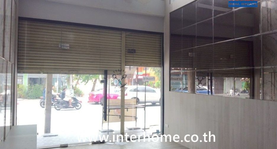 Local comercial en venta de 3 habitaciones en Wang Thonglang, Bangkok