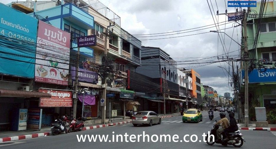 Local comercial en venta de 3 habitaciones en Wang Thonglang, Bangkok