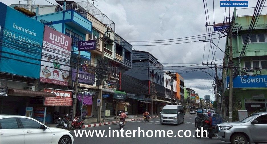 Local comercial en venta de 3 habitaciones en Wang Thonglang, Bangkok