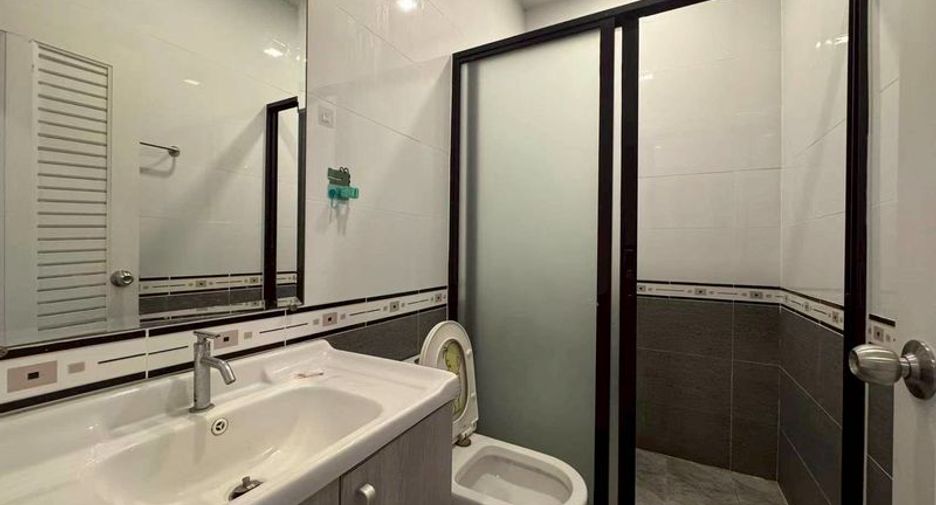 For sale 3 bedrooms condo in East Pattaya, Pattaya