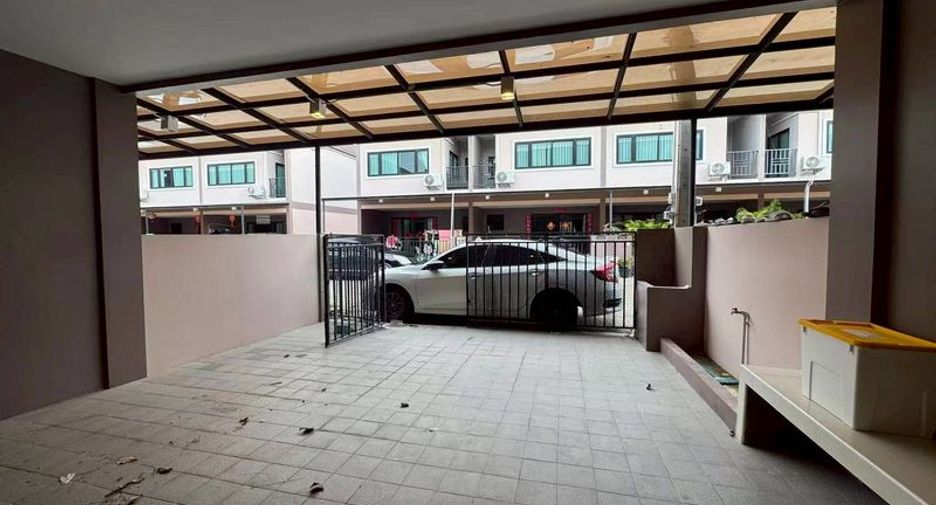 For sale 3 bedrooms condo in East Pattaya, Pattaya