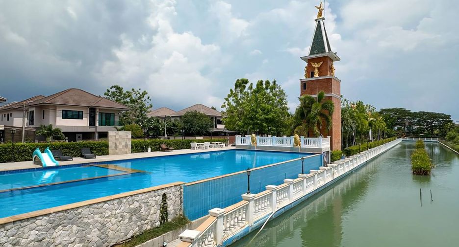 For sale 3 bedrooms condo in East Pattaya, Pattaya