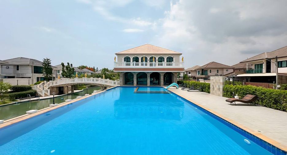 For sale 3 bedrooms condo in East Pattaya, Pattaya