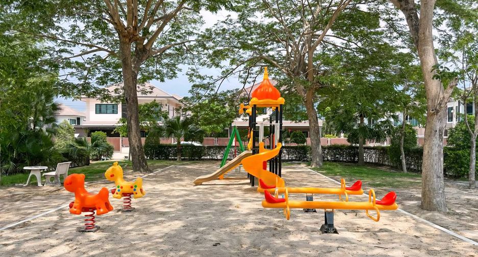 For sale 3 bedrooms condo in East Pattaya, Pattaya