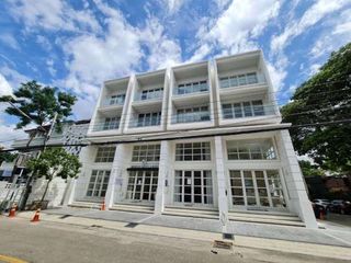 Casa adosada en alquiler y en venta de 3 habitaciones en Mueang Chiang Mai, Chiang Mai