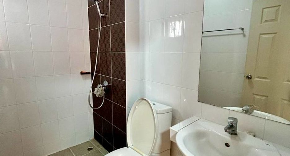 Casa en alquiler y en venta de 32 habitaciones en Si Racha, Chonburi