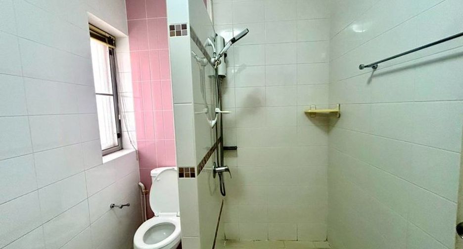 Casa en alquiler y en venta de 32 habitaciones en Si Racha, Chonburi