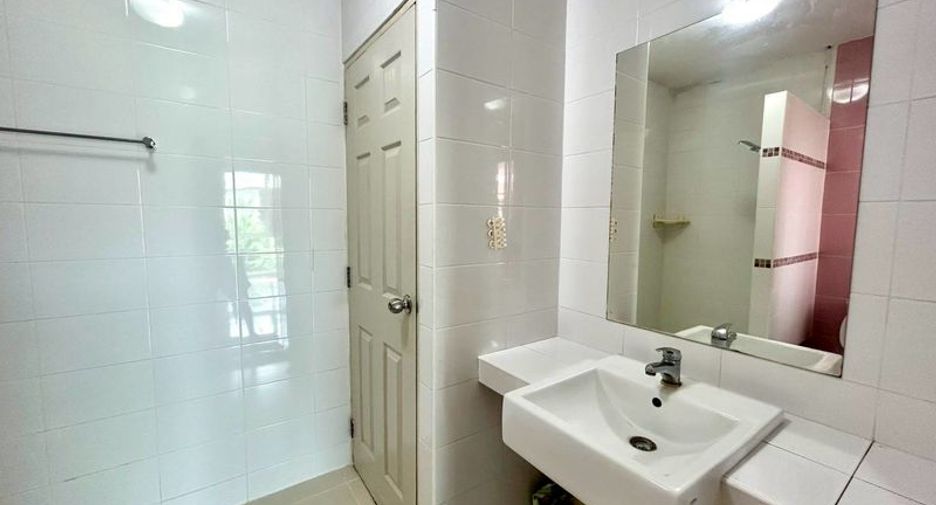 Casa en alquiler y en venta de 32 habitaciones en Si Racha, Chonburi