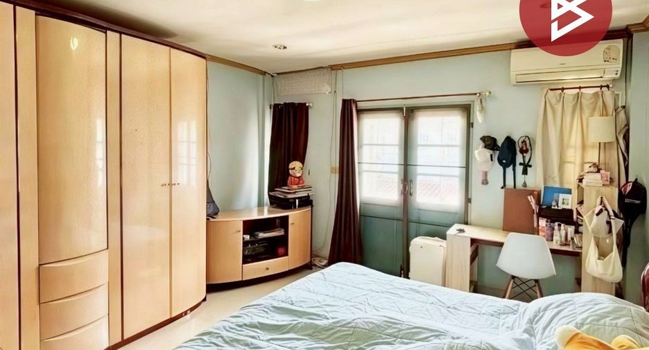 À vendre 4 chambres maison de ville à Krathum Baen, Samut Sakhon