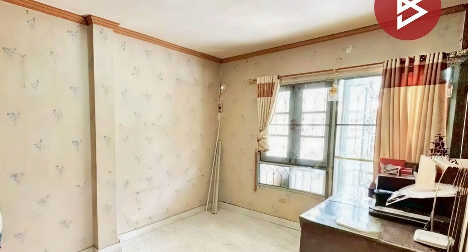 À vendre 4 chambres maison de ville à Krathum Baen, Samut Sakhon