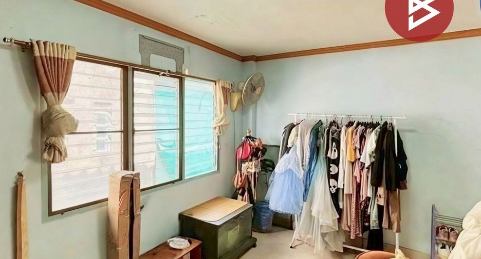 À vendre 4 chambres maison de ville à Krathum Baen, Samut Sakhon