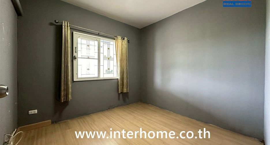 Casa adosada en venta de 3 habitaciones en Sai Mai, Bangkok