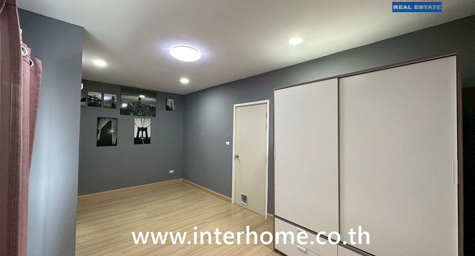Casa adosada en venta de 3 habitaciones en Sai Mai, Bangkok
