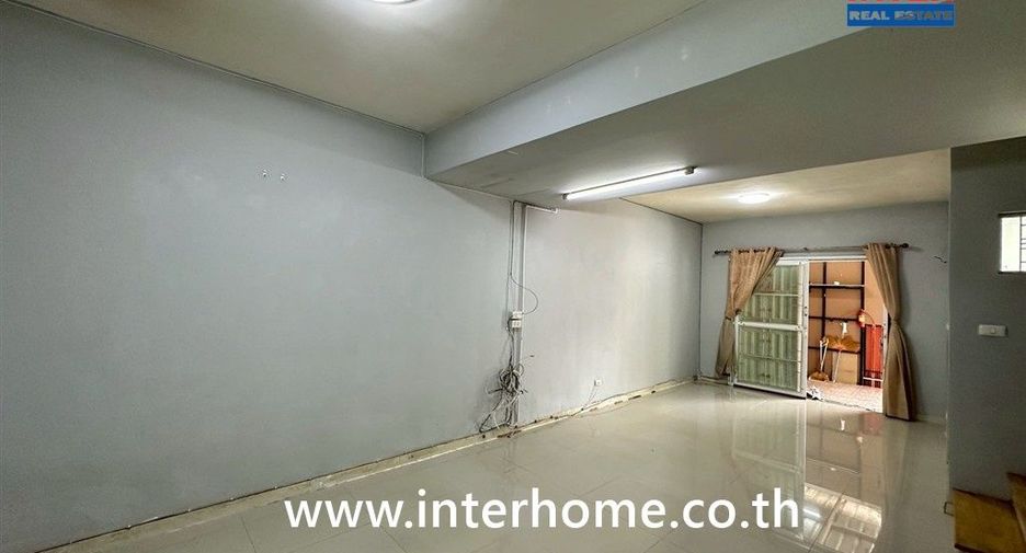 Casa adosada en venta de 3 habitaciones en Sai Mai, Bangkok