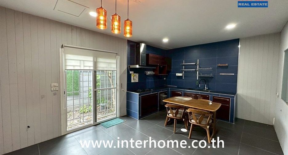 Casa adosada en venta de 3 habitaciones en Sai Mai, Bangkok