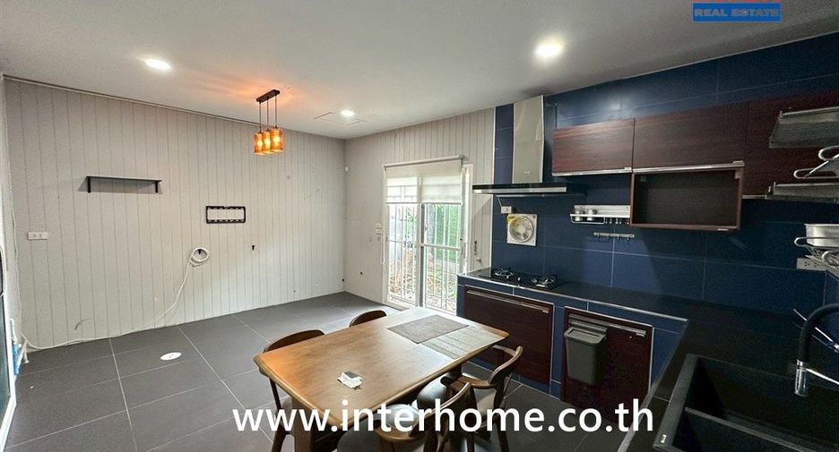 Casa adosada en venta de 3 habitaciones en Sai Mai, Bangkok