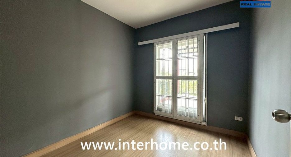Casa adosada en venta de 3 habitaciones en Sai Mai, Bangkok