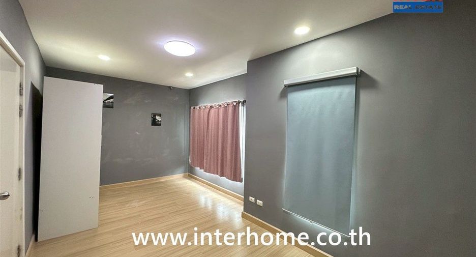 Casa adosada en venta de 3 habitaciones en Sai Mai, Bangkok