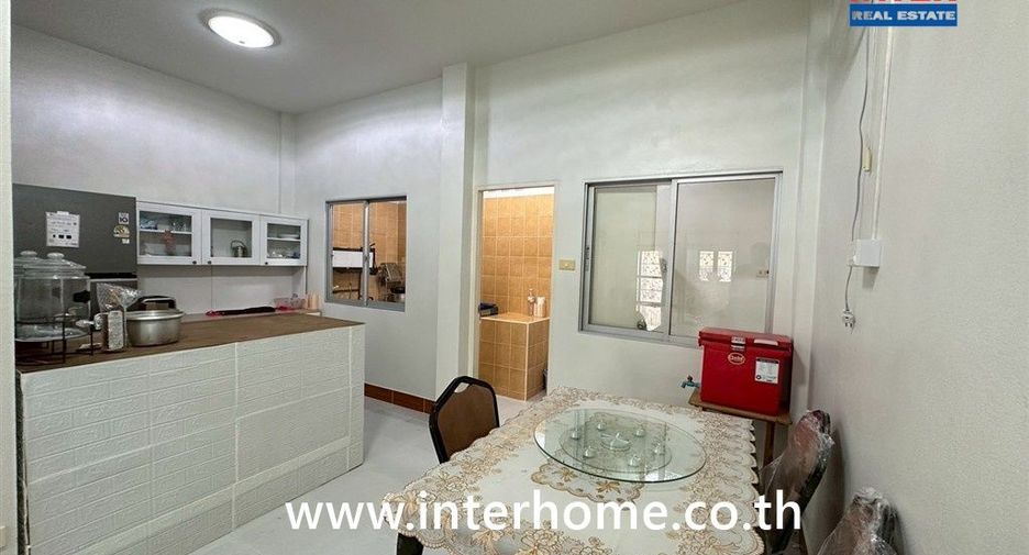 Casa adosada en venta de 3 habitaciones en Khlong Luang, Pathum Thani
