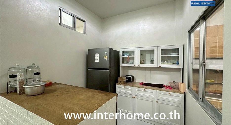 Casa adosada en venta de 3 habitaciones en Khlong Luang, Pathum Thani