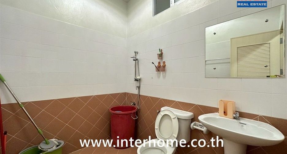 Casa adosada en venta de 3 habitaciones en Khlong Luang, Pathum Thani
