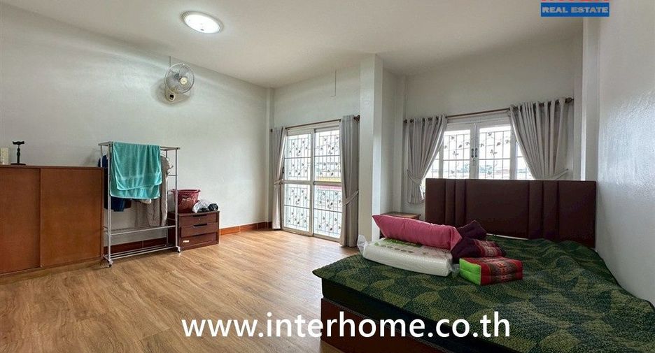 Casa adosada en venta de 3 habitaciones en Khlong Luang, Pathum Thani