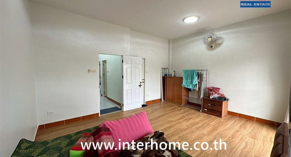 Casa adosada en venta de 3 habitaciones en Khlong Luang, Pathum Thani