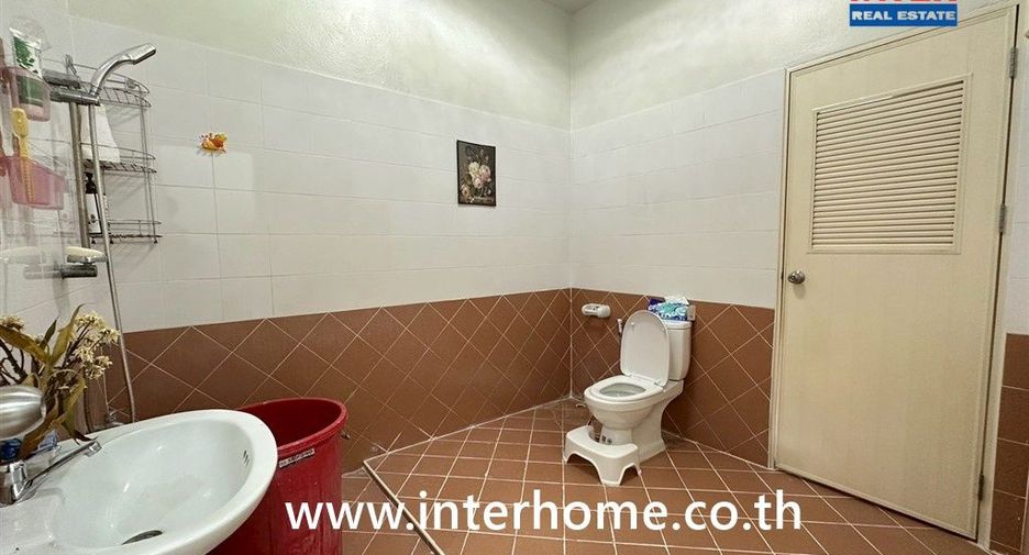 Casa adosada en venta de 3 habitaciones en Khlong Luang, Pathum Thani