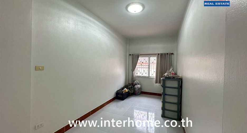 Casa adosada en venta de 3 habitaciones en Khlong Luang, Pathum Thani