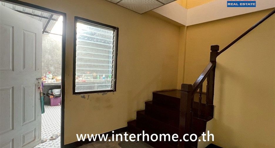 À vendre 2 chambres maison de ville à Mueang Pathum Thani, Pathum Thani