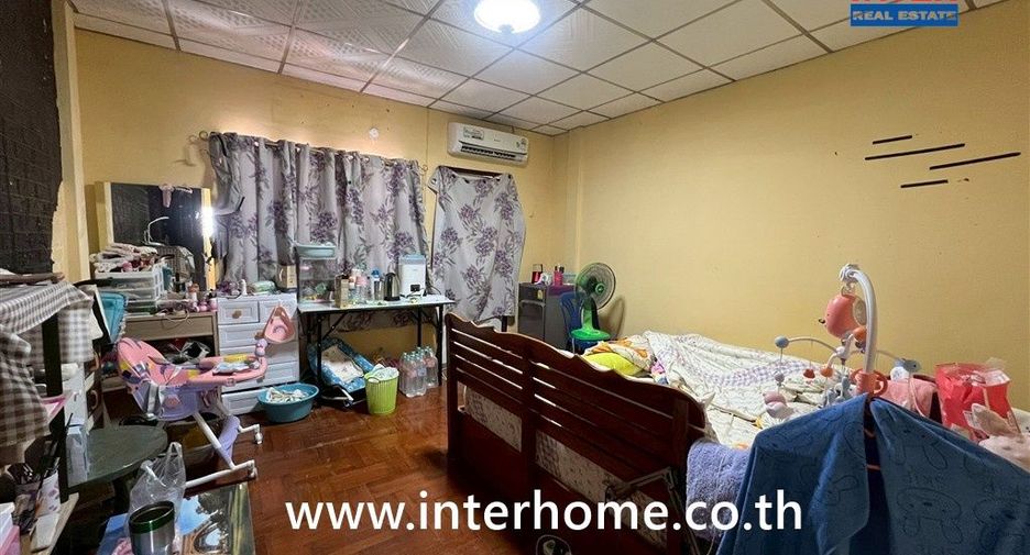 À vendre 2 chambres maison de ville à Mueang Pathum Thani, Pathum Thani