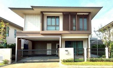 À louer 3 chambres maison à Bang Kapi, Bangkok