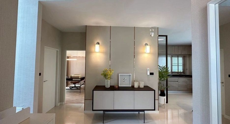 Casa en alquiler de 3 habitaciones en Bang Kapi, Bangkok