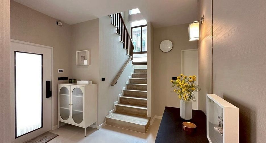 Casa en alquiler de 3 habitaciones en Bang Kapi, Bangkok