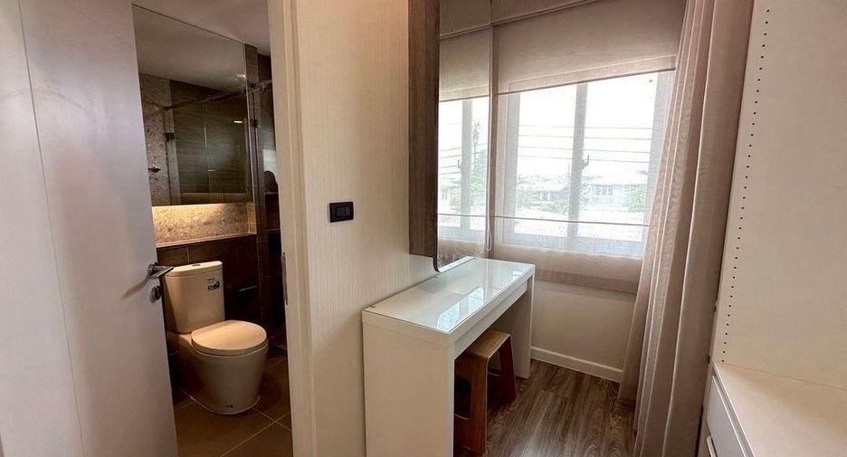 Casa en alquiler de 3 habitaciones en Bang Kapi, Bangkok