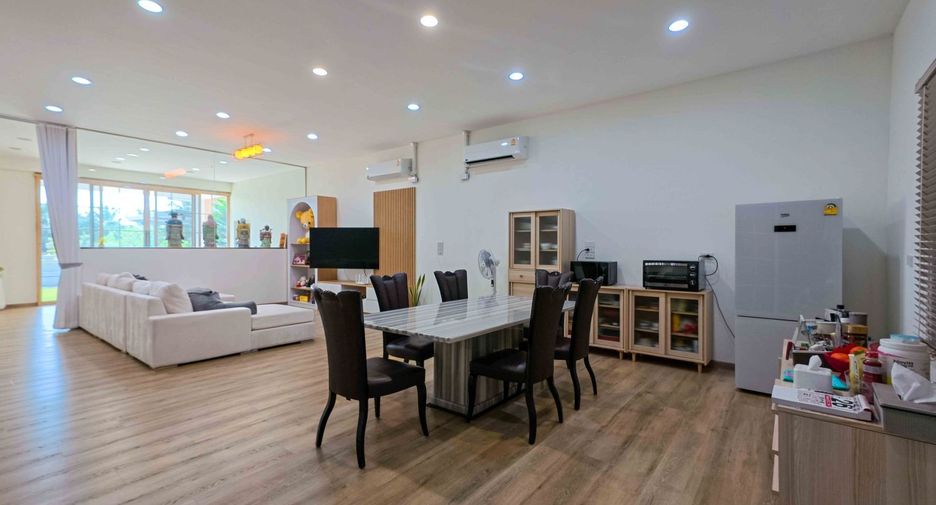 Casa en venta de 4 habitaciones en Ban Phaeo, Samut Sakhon