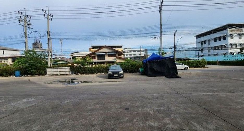 For rent 2 bedrooms retail Space in Bang Khun Thian, Bangkok
